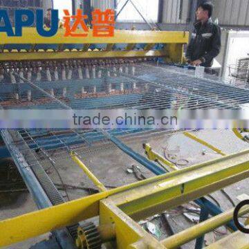 Welded mesh fence making machine