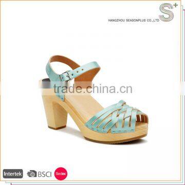 Various good quality japanese sandals women