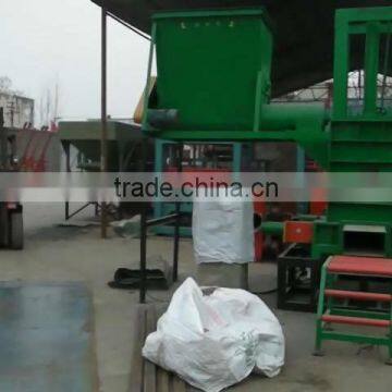 Hydraulic baler with 4 Hydro-cylinder