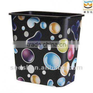 plstic waste bin, square black trash can, colored trash can