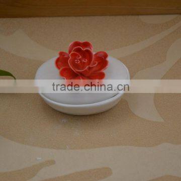 Hand Painted Small Porcelain Jewelery Box With Flower Shape Design photo-4