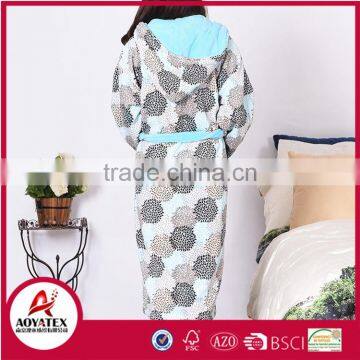 Super Soft and Warm Women Beautiful Micro Fleece Hooded Coral Fleece Bathrobe photo-2