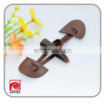 Garment 4-5CM 2 Holes Brown Imitation Horn Color Polyester Resin Coat Toggle Button Has Brown Leather Patch Finished