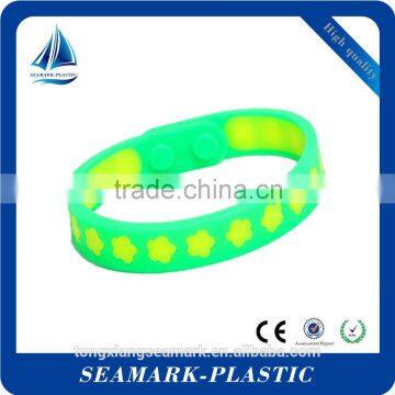 2016 funny design hearts shape silcone rubber wrist band for women                        
                                                                                Supplier's Choice