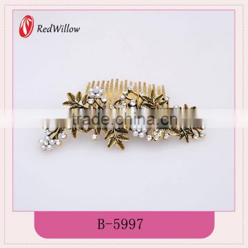 High cost performance crystal plastic hair combs wholesale