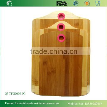 TFGJ009/OEM non-slip silicone corners cutting board with handdle, food grade bamboo kitchenware essential