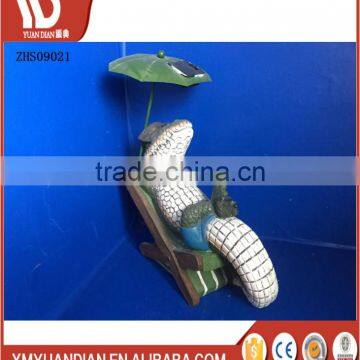 Garden Resin Work Crocodile with Green Umbrella Exterior Lighting Fixture