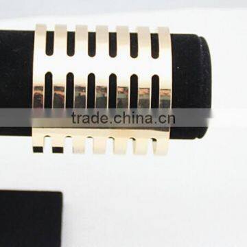 Women Gold Plated Hollow Link Wristlet Bangle With Stripes Design photo-5