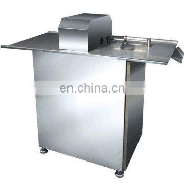 Sausage binding machine for plastic casing