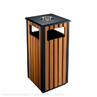 Outdoor waste bin for garden