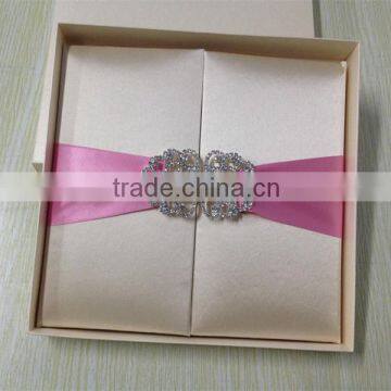 Hot sale elegant white hardcover silk wedding invitations with pink ribbons&crystal brooches