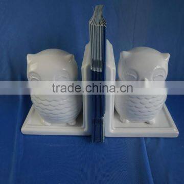 Pair of ceramic owls animal book ends