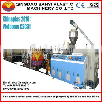 Plastic furniture board machine