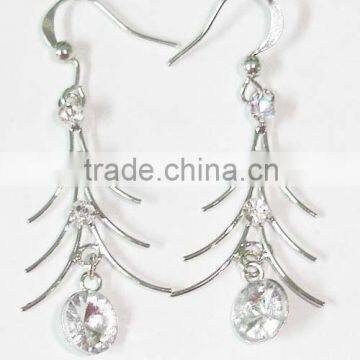 Fashion earring with star pendant and stone inside