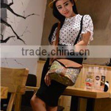 Unique Green Peacock Pattern Ladies Nylon Messenger Bag photo-5