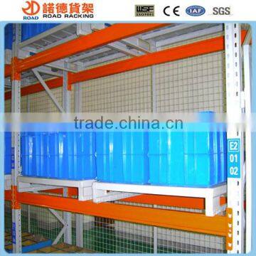 Space saving heavy duty adjustable rack