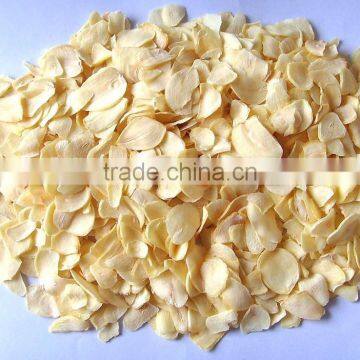 dehydrated garlic flakes