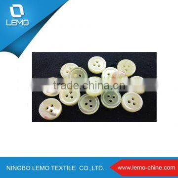 yiwu factory white resin shirt button with four hole in round shape flatback desigin