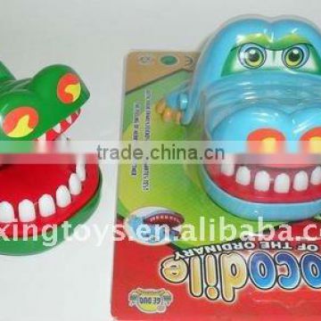 biting finger novelty toys