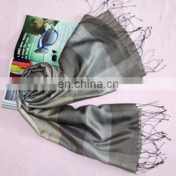 Top quality shawl with simple plaid pattern