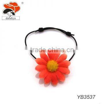 black circle charm elastic cord flower bracelet                        
                                                Quality Choice