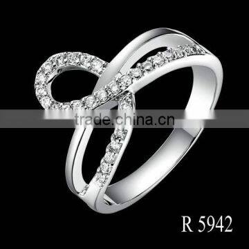 Handmade ladies ring jewelry display low price imitation white gold ring