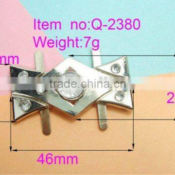 india market qifeng well design bag decoration metal logo q-2380 with diamond