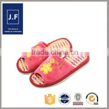 2015 Cheap Price Good Quality Comfortable Embroidered Slippers Lady photo-2