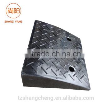 Roadway Traffic rubber kerb ramp