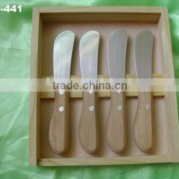 NEW Promotion gift set-4 PCS Cheese spreader set in wooden box - NEW