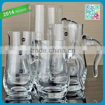 Fancy Round Shape Glass 500ml Decanter 5pcs One Set Drinking Wine Cups Latest Unique Design Handle Drinking Wine Decanter Sets