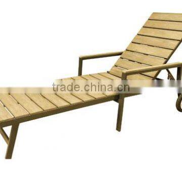 Aluminium Frame Wood-Look Plastic Slats Sun Lounge L91002