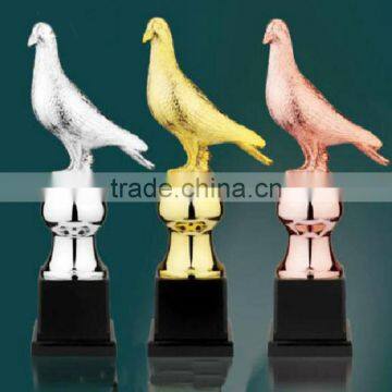 Resin funny racing pigeon trophys for sale