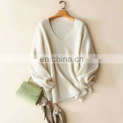 Женский вязаный свитер с рибкой, V-образным вырезом, плюс-размером, фонариковыми рукавами, шерстяным волокном и разрезом по низу photo-2