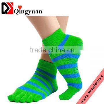 Hot selling bulk wholesale custom young women tube socks compression unti slip sports yoga five toe socks with silicone