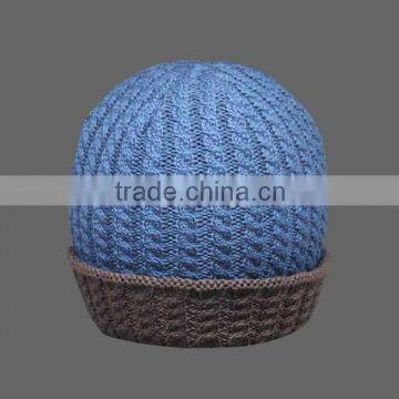 KNIT PATTERN CABLE BEANIE WITH