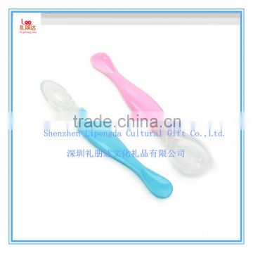 Heat sensor soft silicone baby kids feeding spoon, food grade heat sensor soft clear head silocne spoon