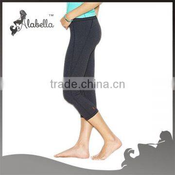 Hot Sale Low MOQ Sexy Women Capri Jeans photo-2