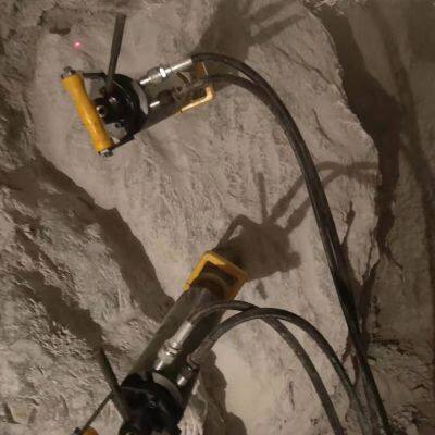 Handheld, Portable Hydraulic Rock Splitter photo-4