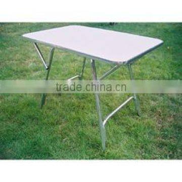 Folding table