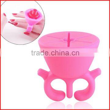 Good suction soft silicone wareable nail polish holder