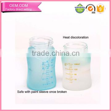 BPA free safety insulating baby glass milk feeding bottle with heat discoloration silicone sleeve