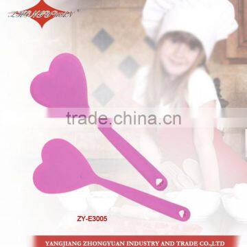 Lovely heart shape head silicone turner with good grip