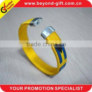 hot sale 2013 plastic bracelets with football