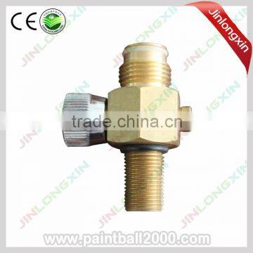 On/off valve for CO2 cylinder paintball tank