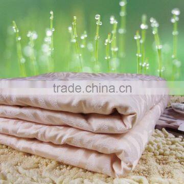 Luxurious Mulberry Squared Jacquard Silk Quilt