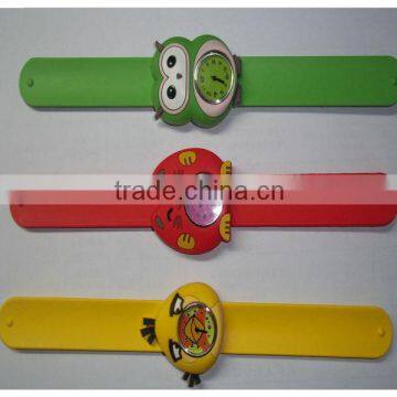 2013 hot selling silicone kid china smart watches