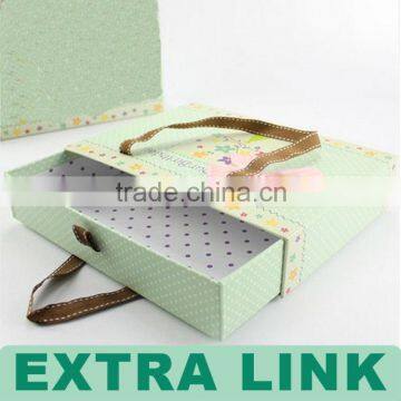 Good quality wedding 300g art card paper box packaging for candy with handle