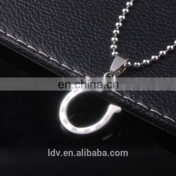 Latest Design Simple Horseshoe Shaped Stainless Steel Pendant Necklace photo-4