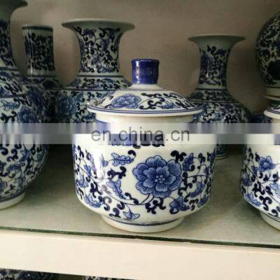 Clear hand paint blue and white porcelain small ceramic jar